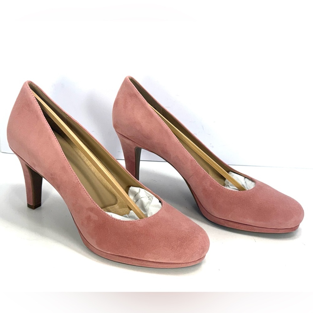 NIB - Naturalizer Pink Suede Rounded Toe Heels